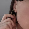     alizee-felie_double-creolen-gold-matt-tragebeispiel-closeup