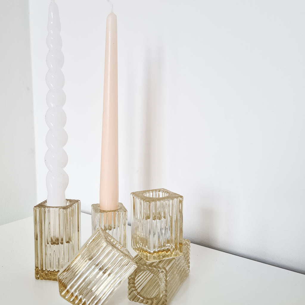 fiori-felie-kerzenhalter-blockglas-geriffelt-pastellgelb-zuhause-dekorationsbeispiel2